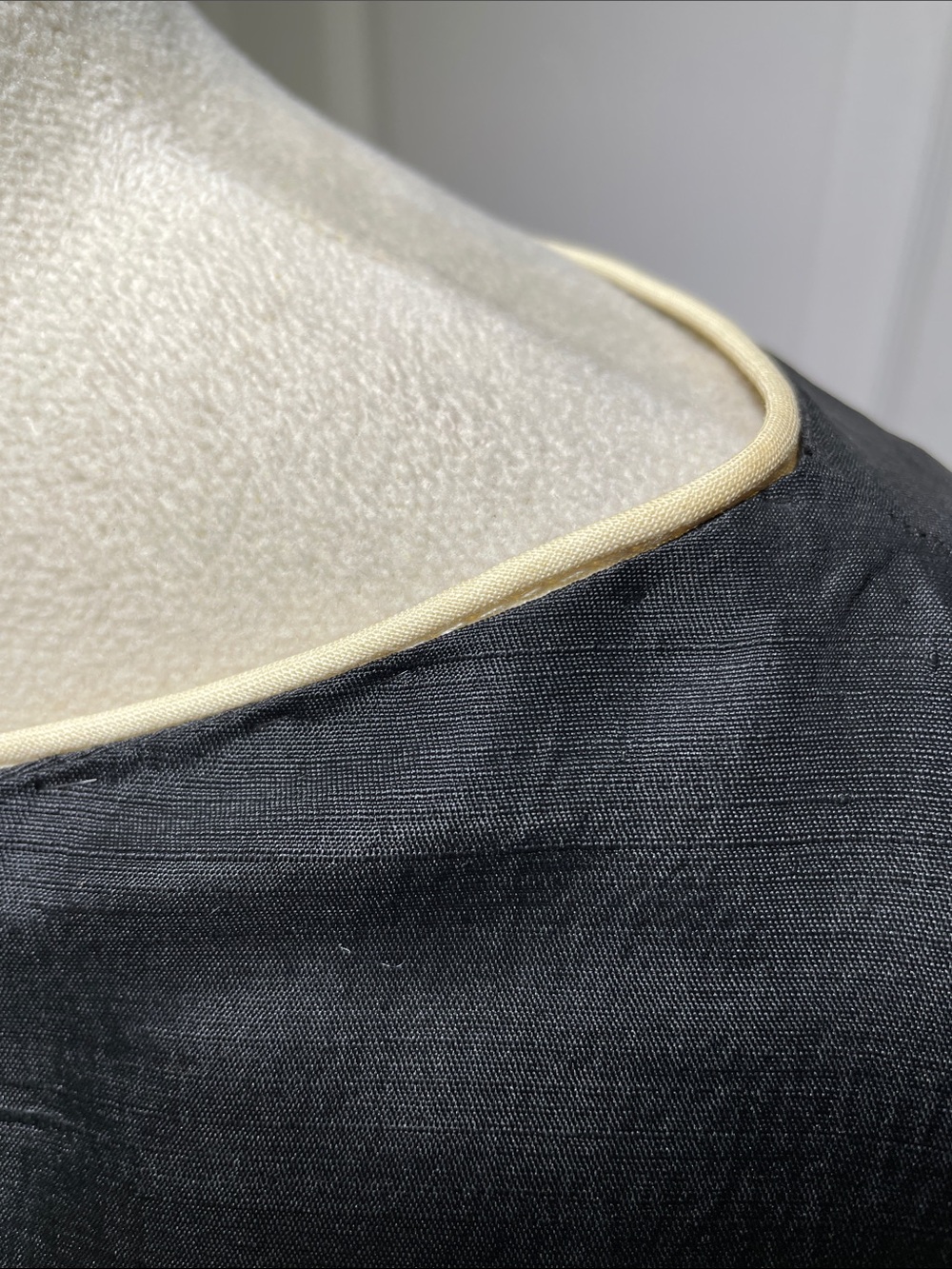 Vintage 60s Raw Silk Handmade Black Sleeveless Sheath Midi Dress Size 8 - Picture 3 of 10